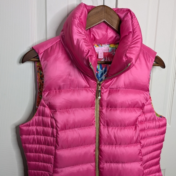 Lilly Pulitzer Allie Packable Puffer Vest Medium Pink Floral Down Lightweight Re - Picture 3 of 11